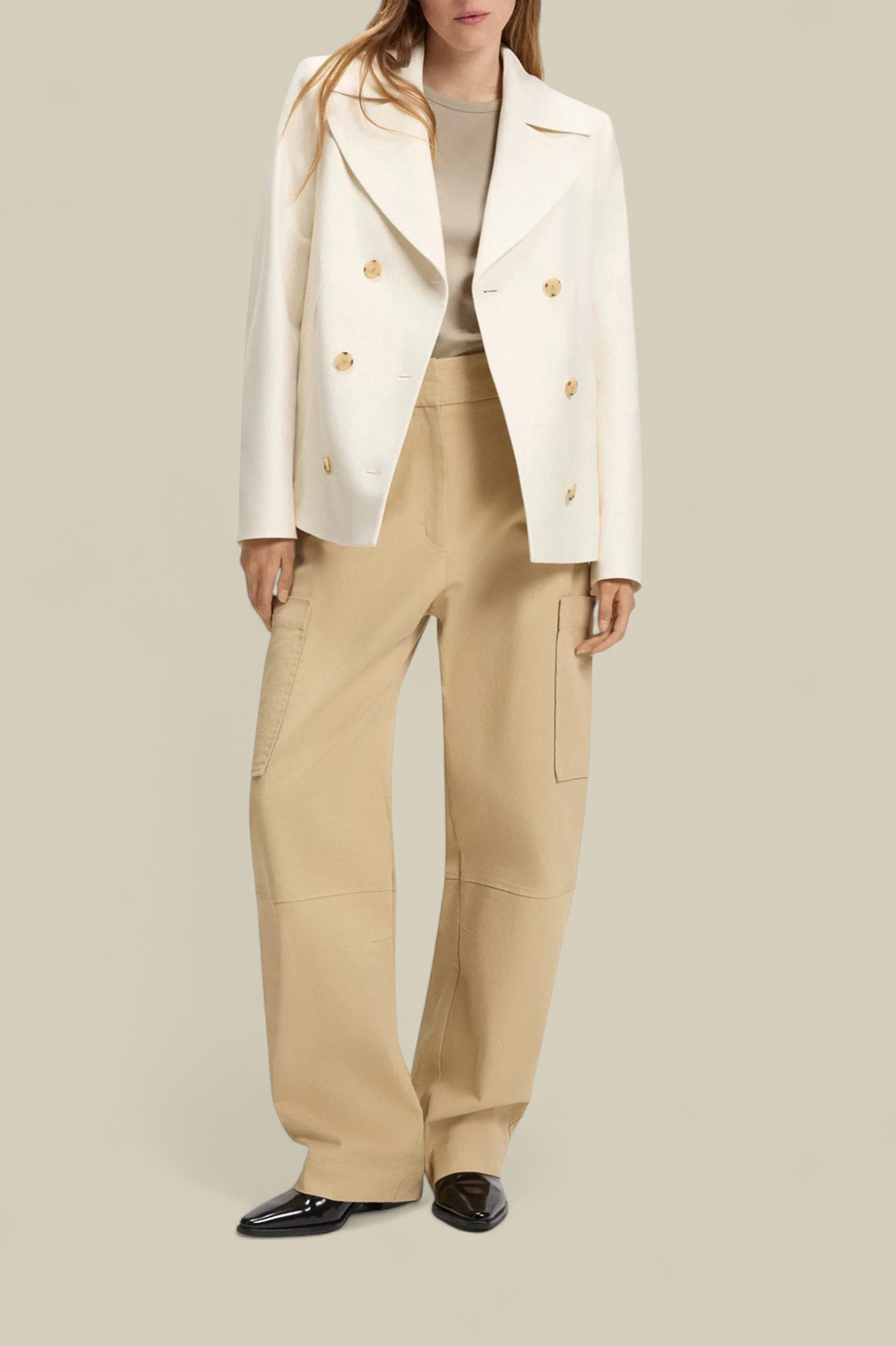 תמונת כל הלוק של חולצת טי